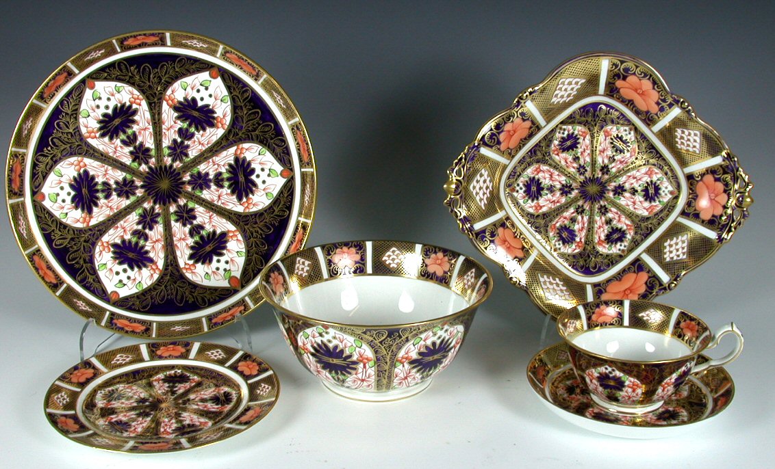 A Royal Crown Derby Imari palette twelve person tea set,
