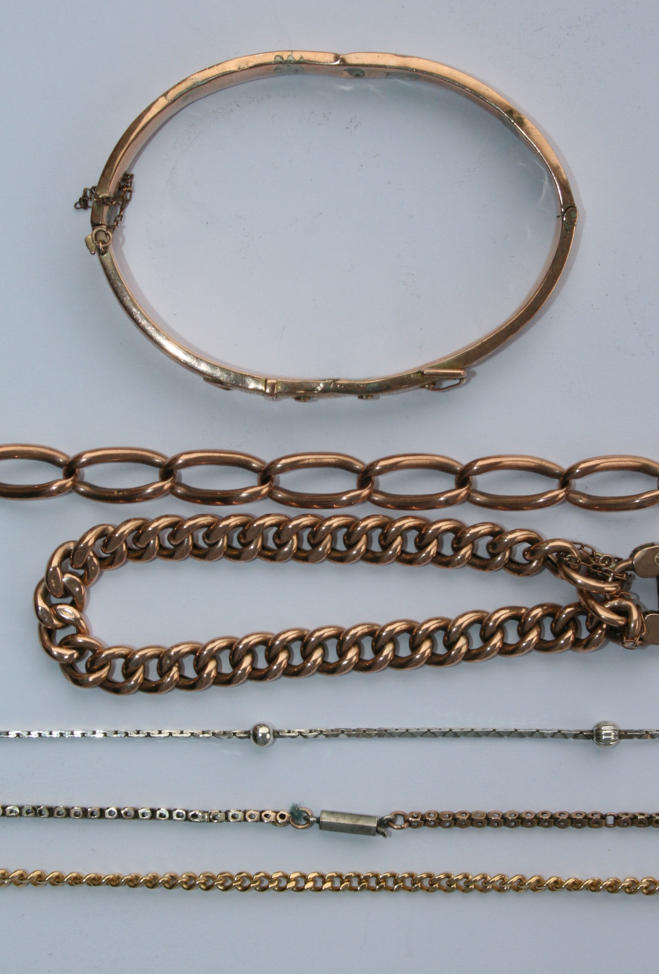 INCORRECT WEIGHT ORIGINALLY GIVEN A gold curb link necklace
