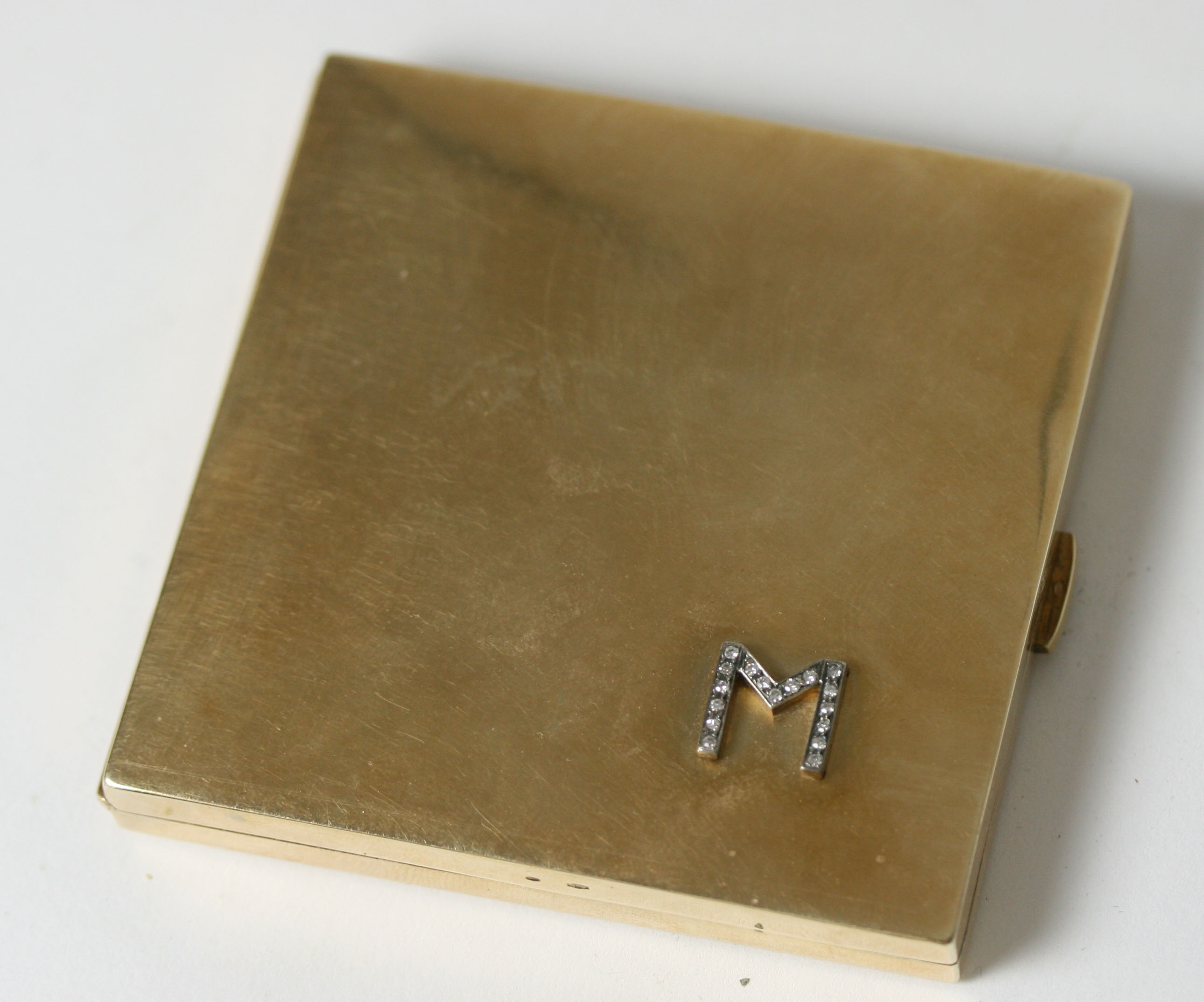 A continental European gold compact