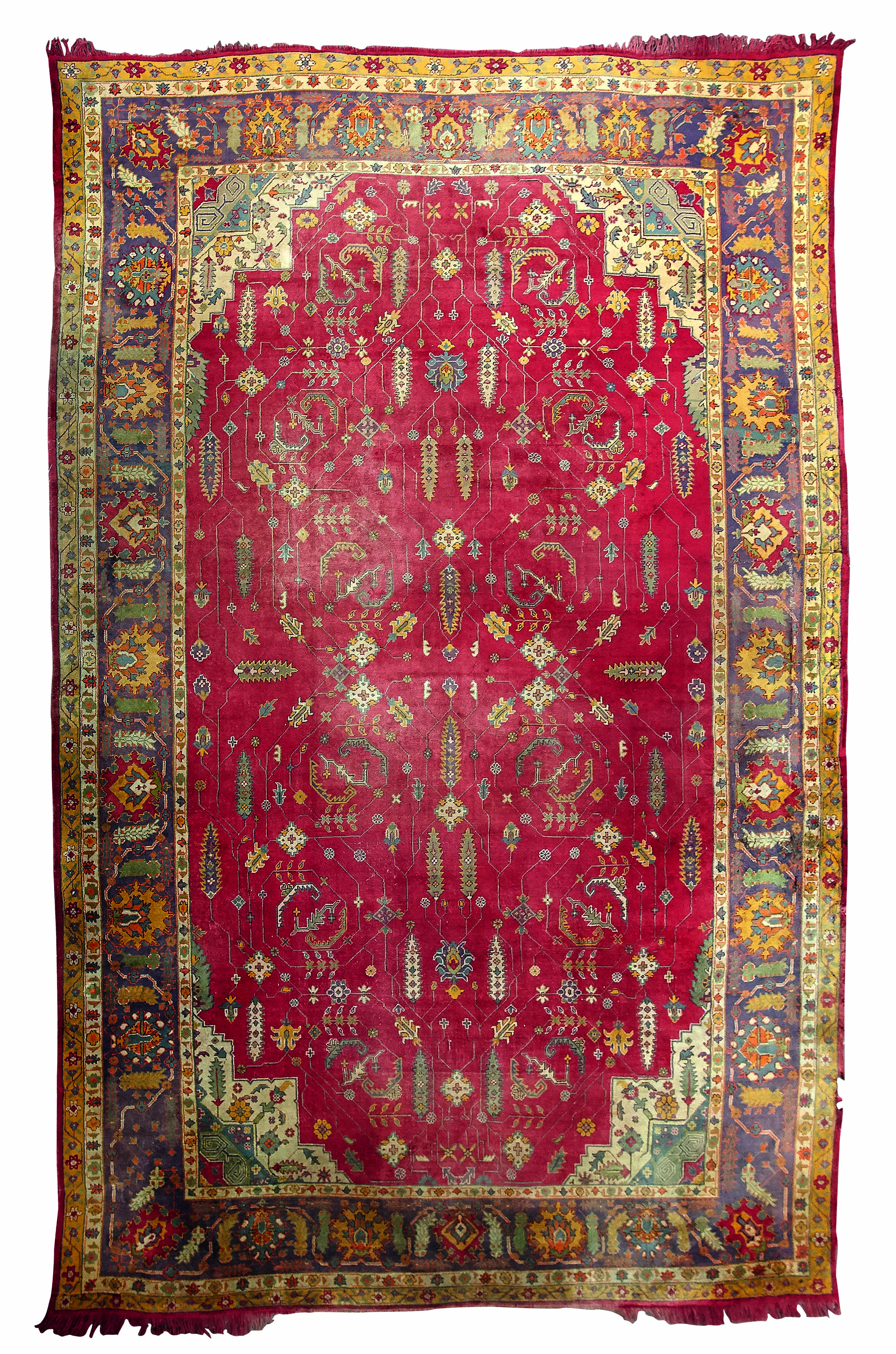 LARGE USHAK CARPET