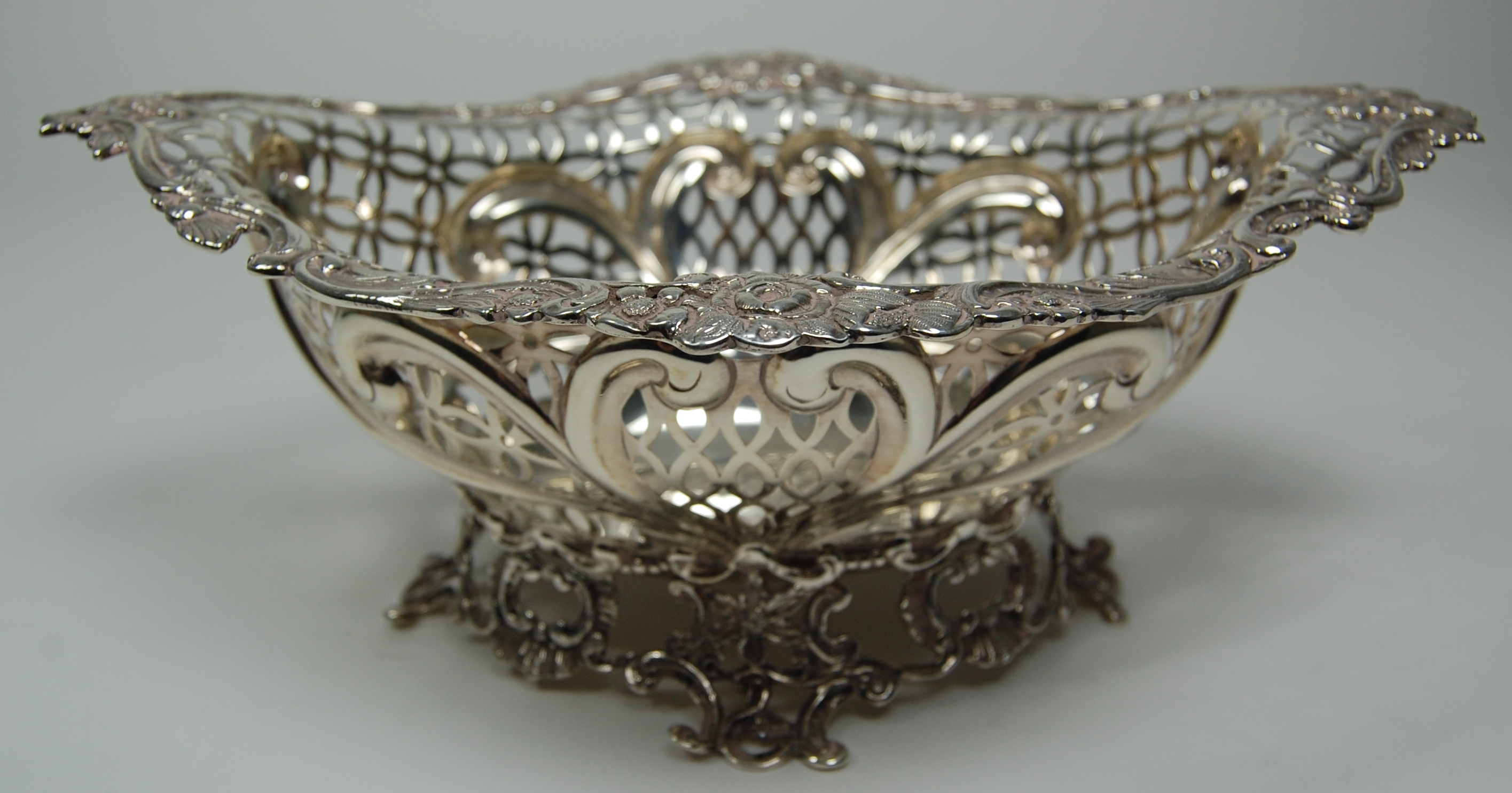 A late Victorian pierced silver bowl