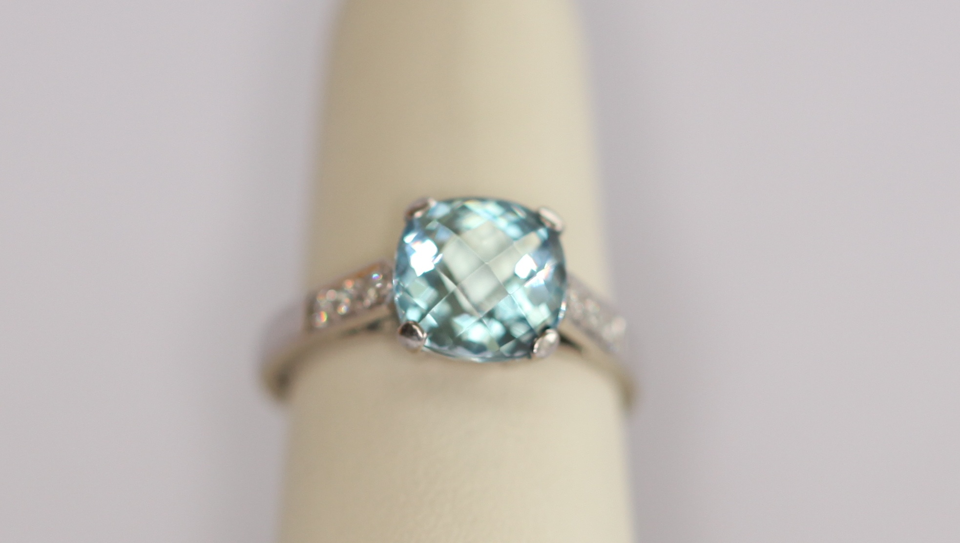 An 18ct white gold mounted aquamarine and diamond set ring