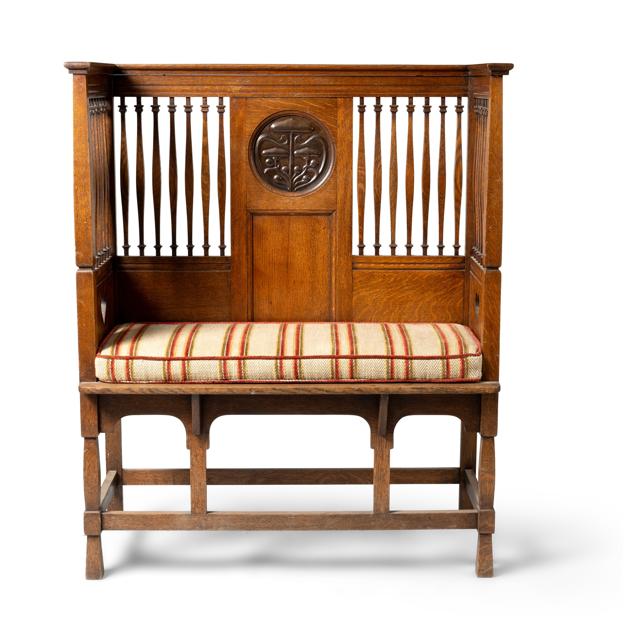 AN OAK HALL SEAT BY SHAPLAND & PETTER
