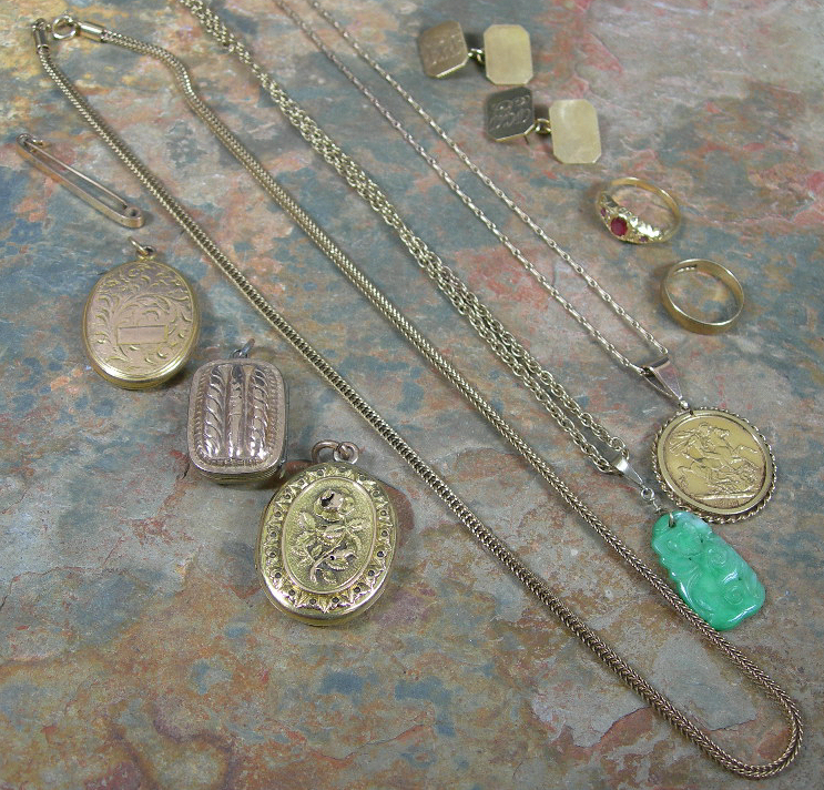 A 9ct gold foxtail link chain;