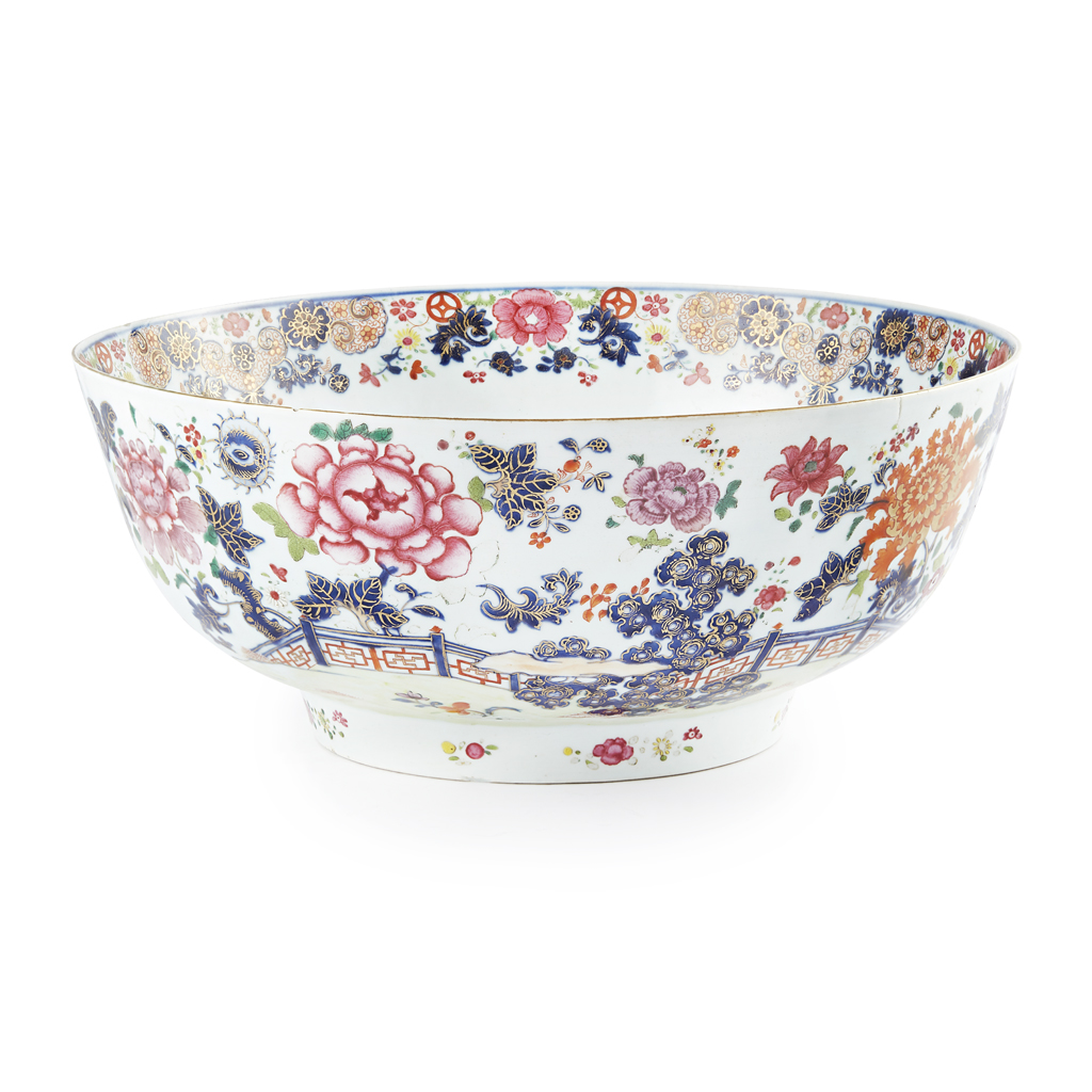 LARGE FAMILLE ROSE PUNCH BOWL