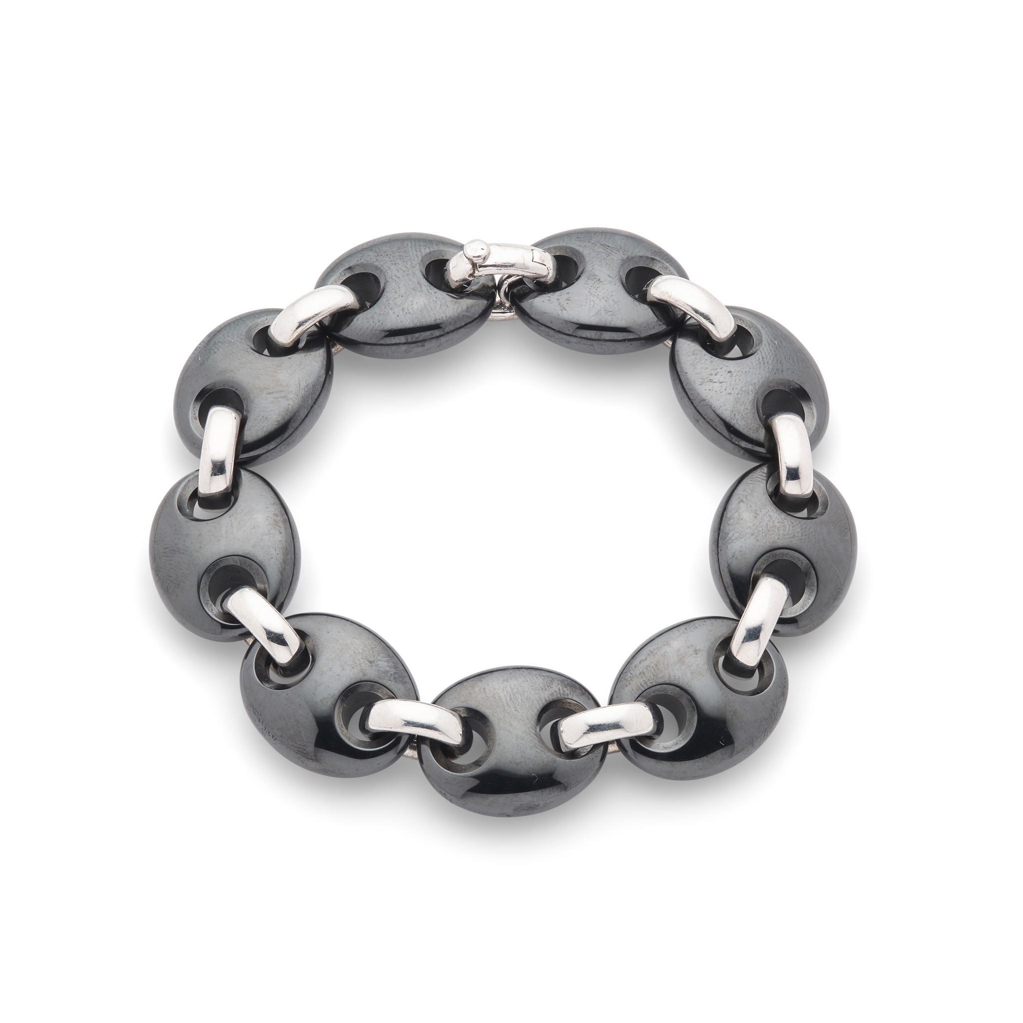 A porcelain bracelet