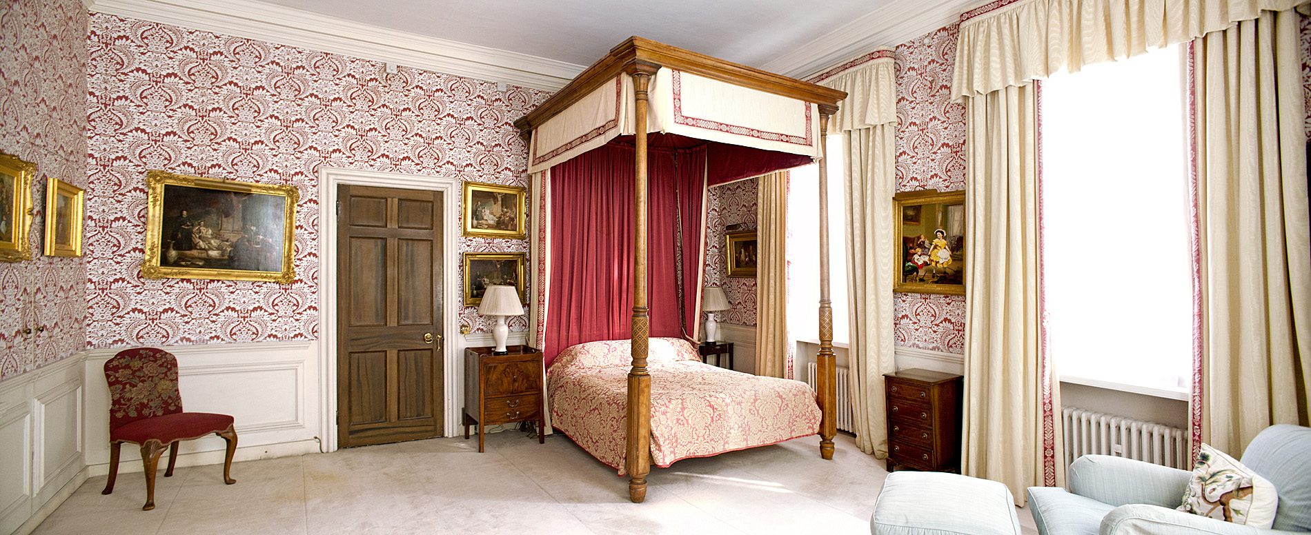 LATE VICTORIAN MAHOGANY FOUR-POSTER BED