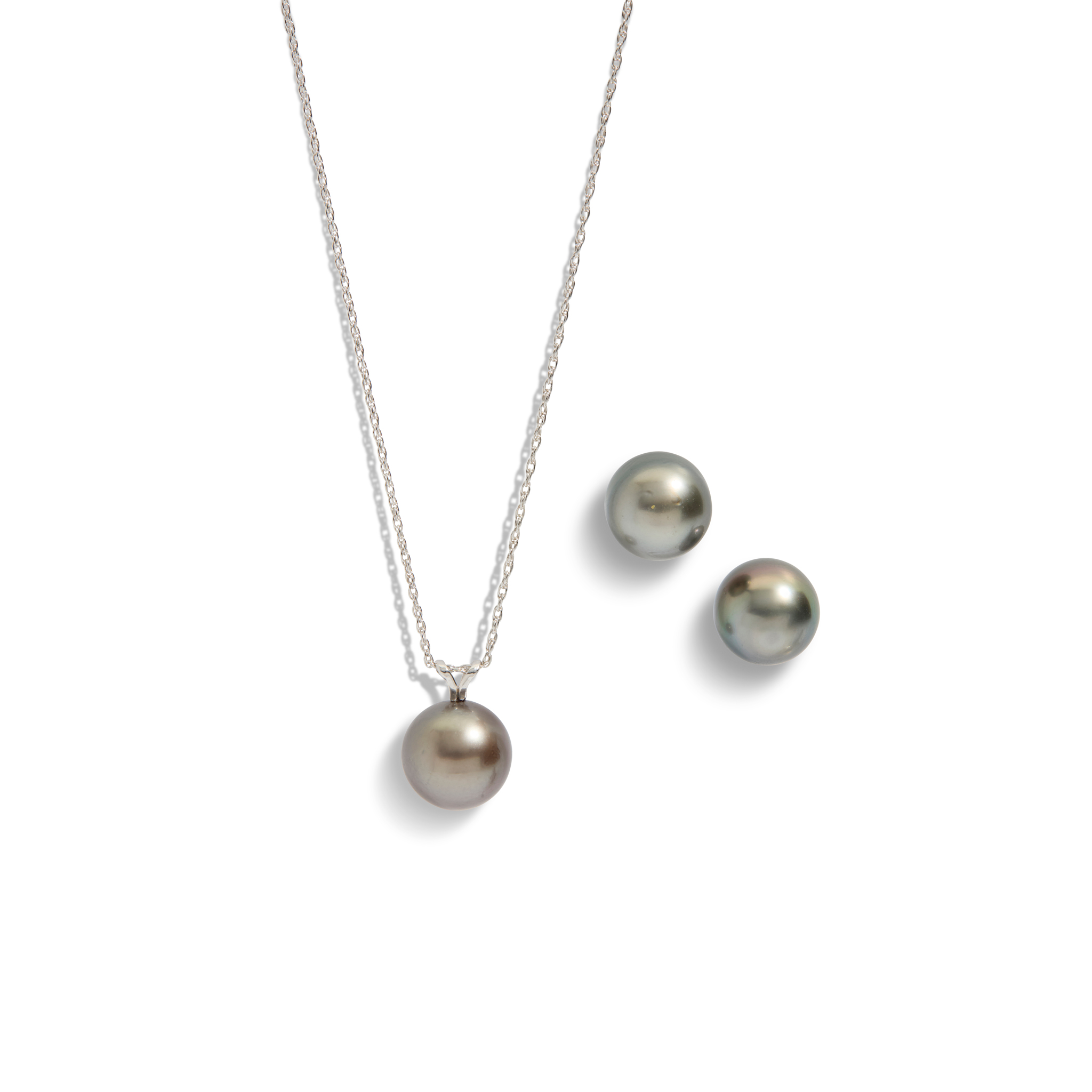 A Tahitian pearl pendant necklace and earrings
