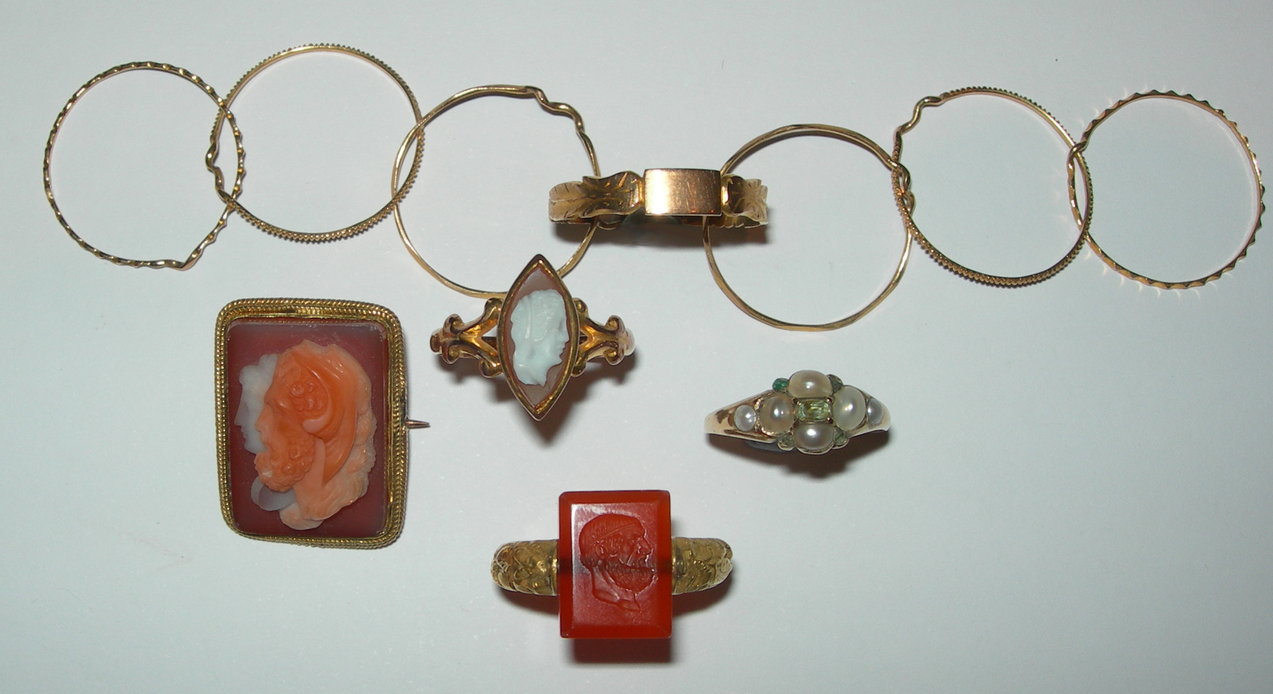 A Victorian gold mounted hardstone cameo set brooch,