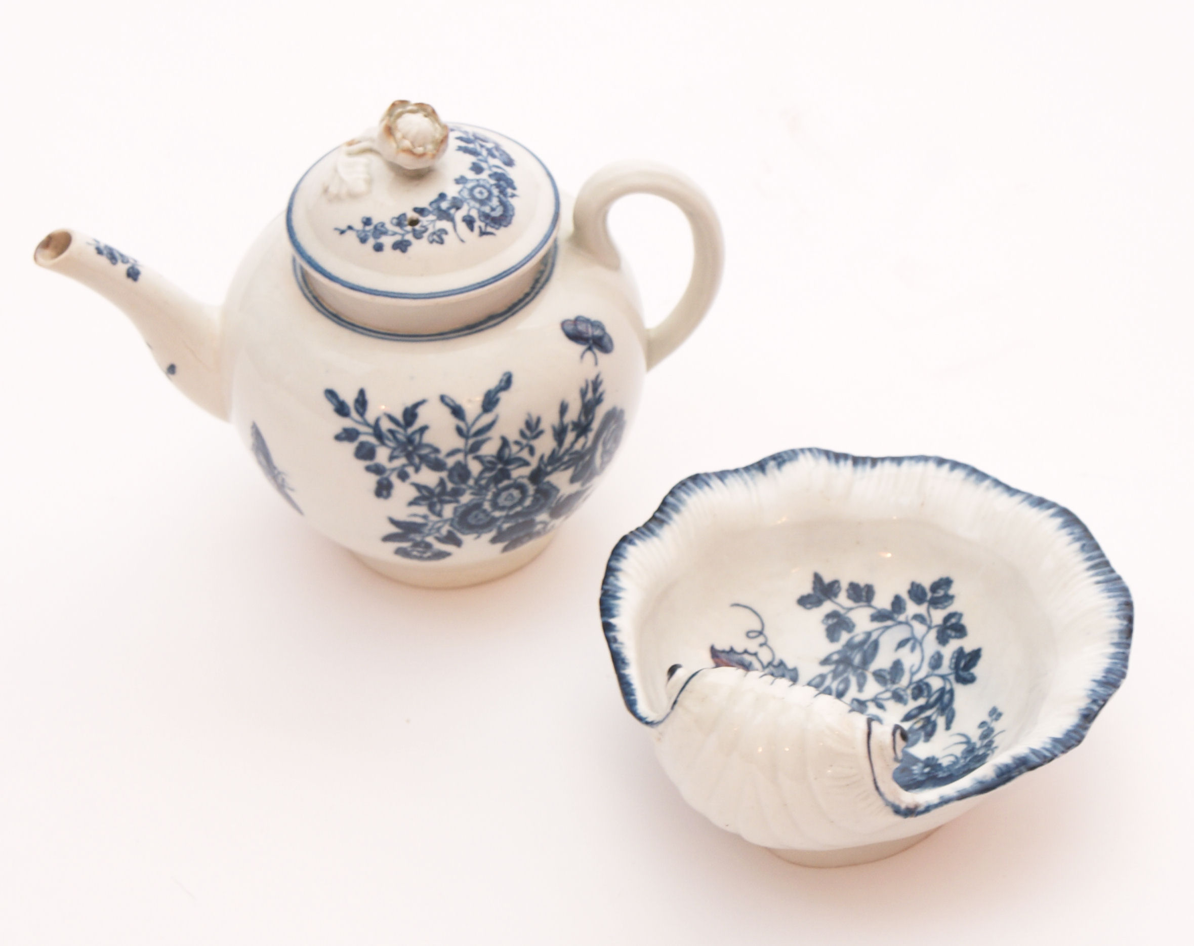 WORCESTER SHELL SHAPED PORCELAIN DISH