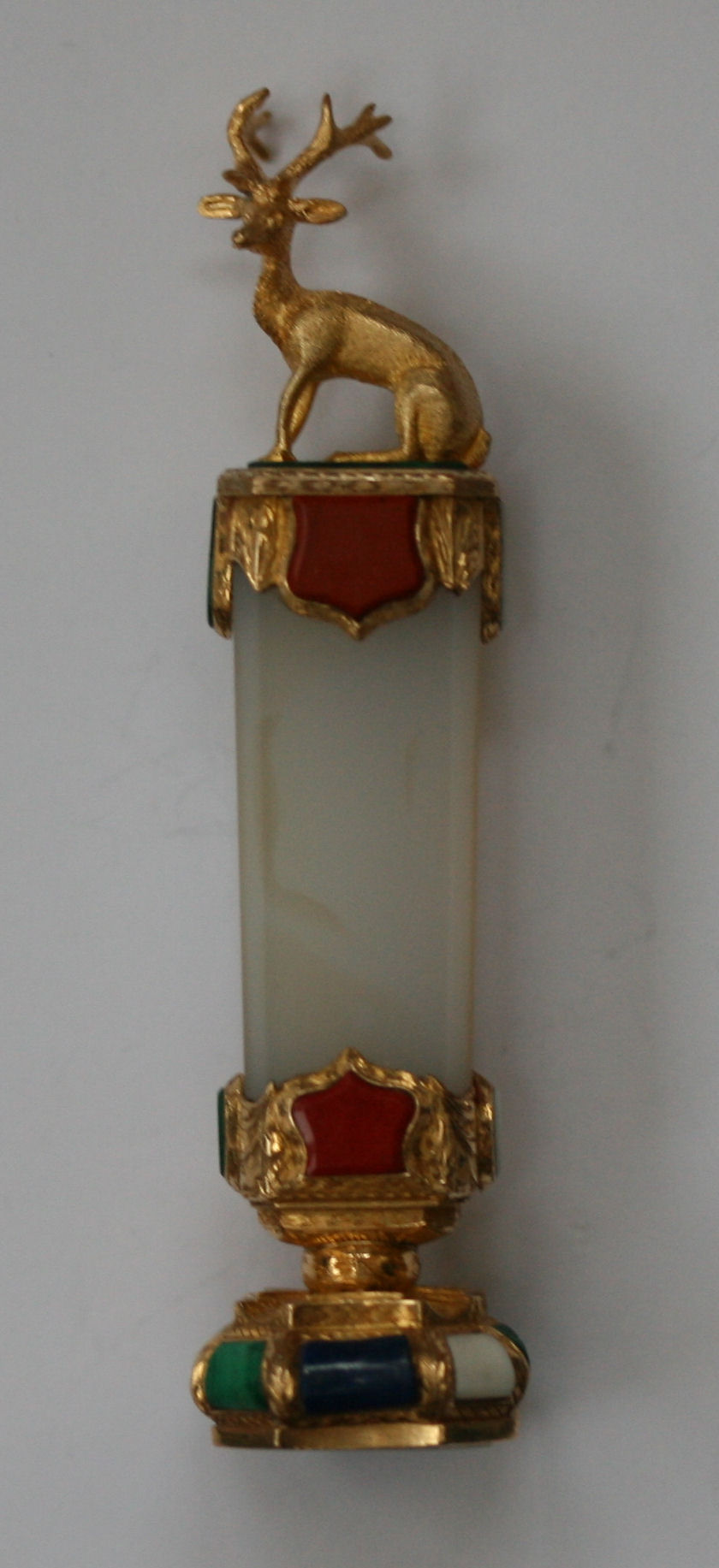 A gold mounted hardstone desk seal