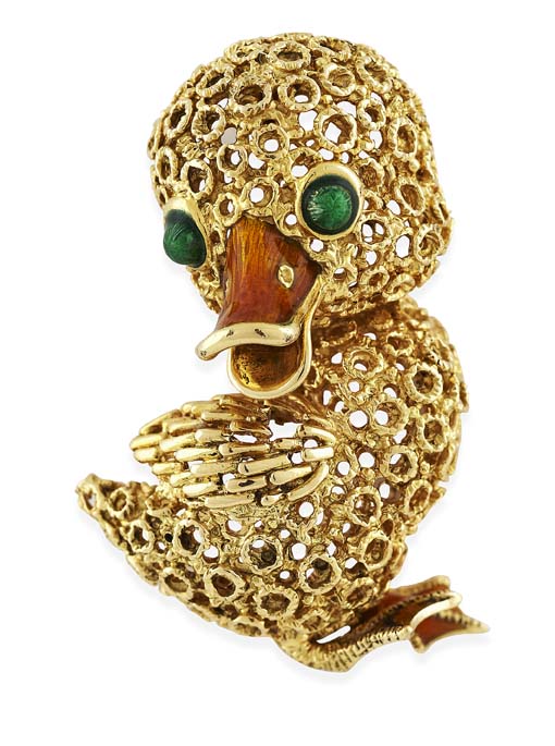 KUTCHINSKY - a 1970's 18ct gold and enamel decorated brooch