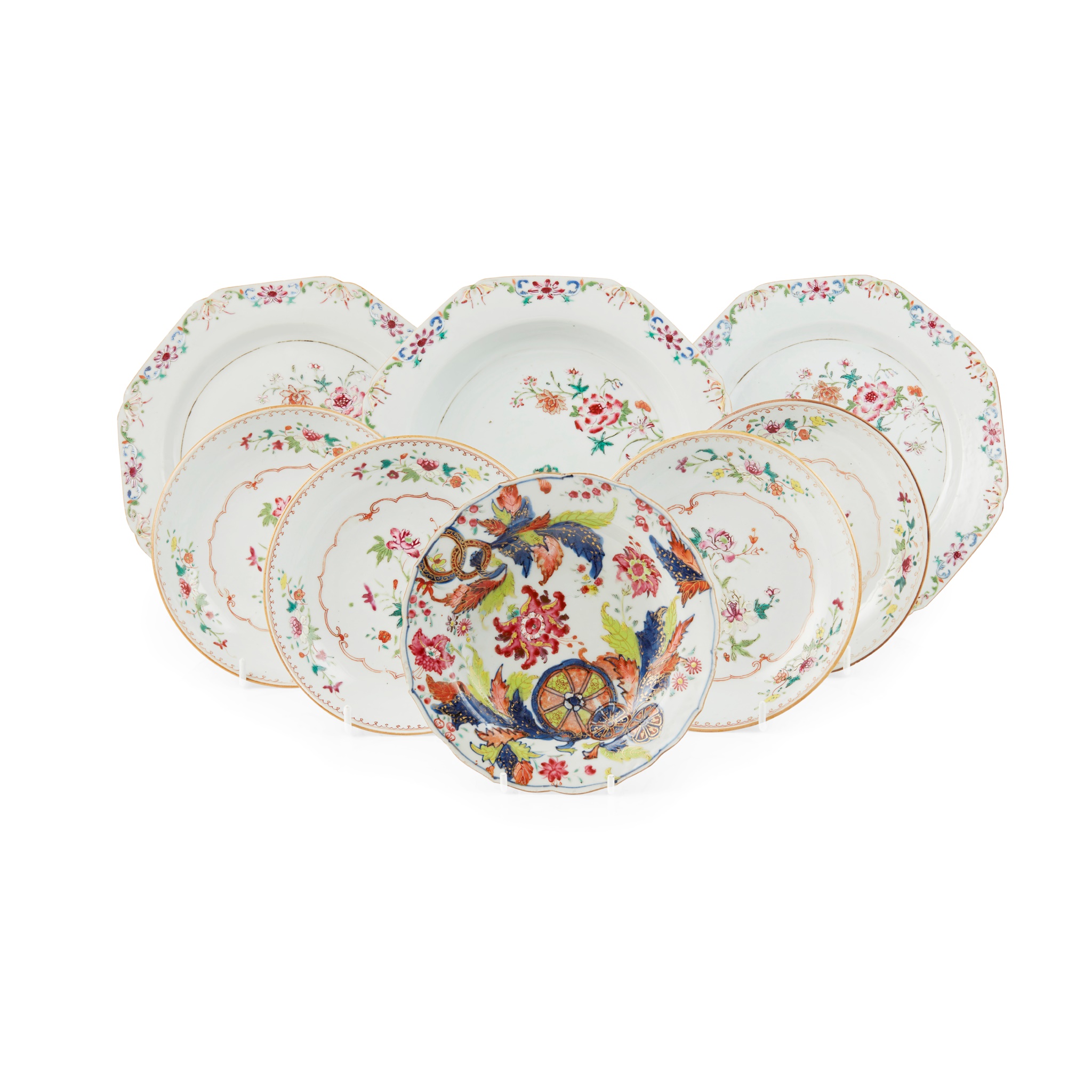 GROUP OF EIGHT FAMILLE ROSE DISHES