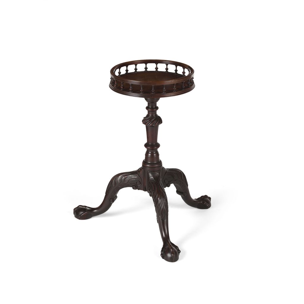 EARLY GEORGE III MAHOGANY KETTLE STAND