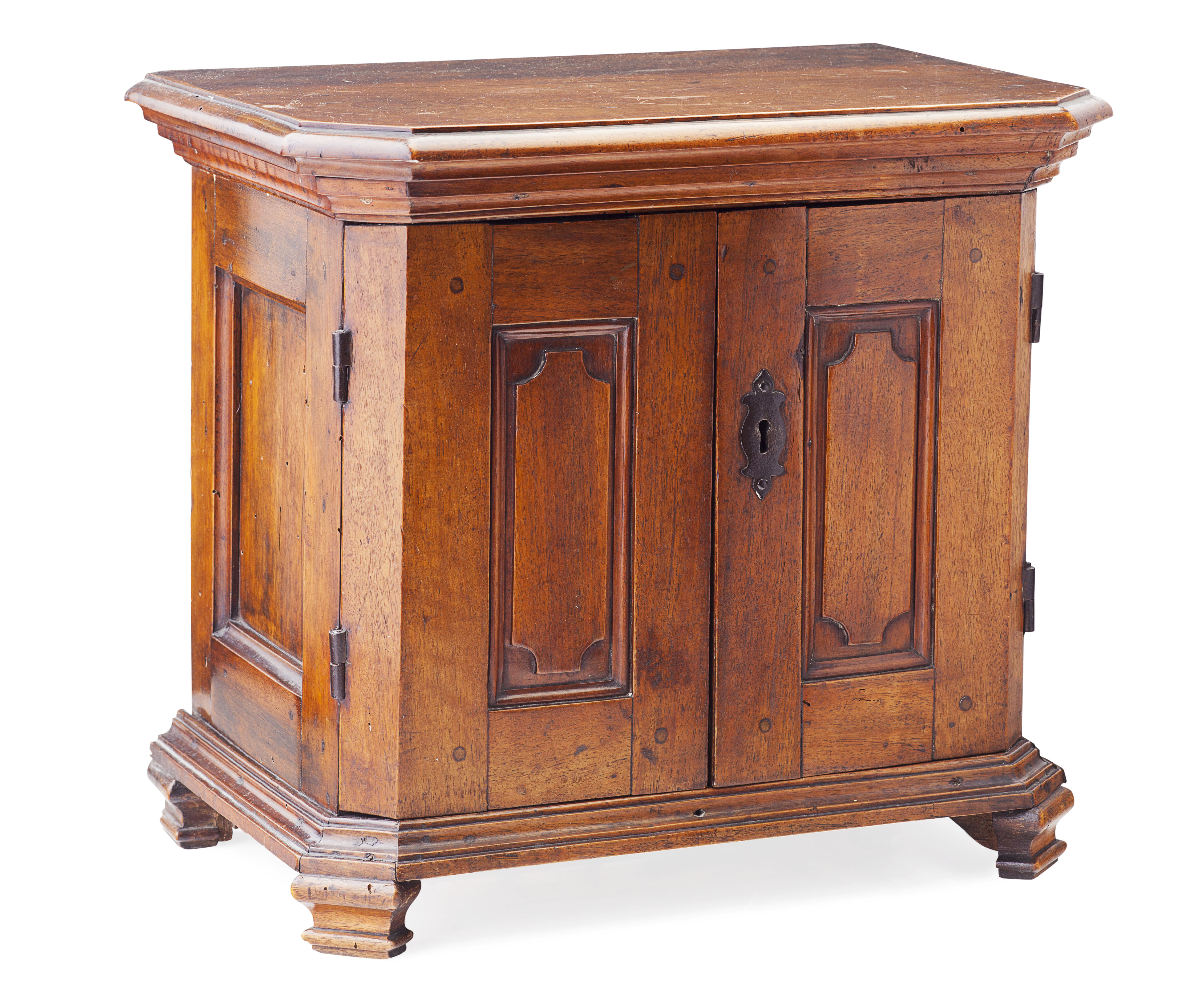 WILLIAM & MARY WALNUT TABLE CABINET