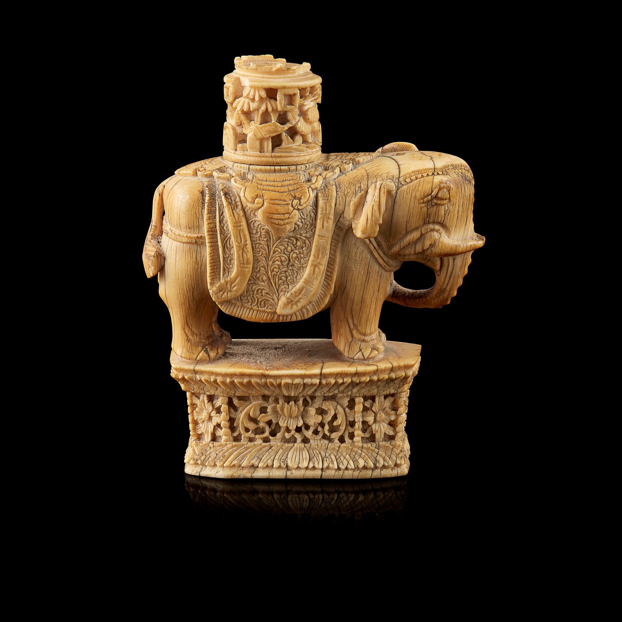 CARVED IVORY CHESS PIECE