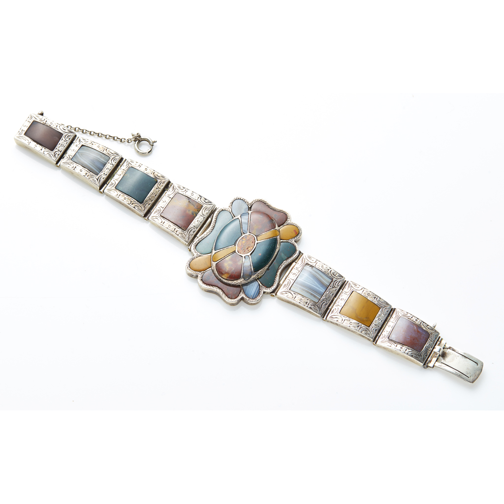 A Scottish agate set bracelet