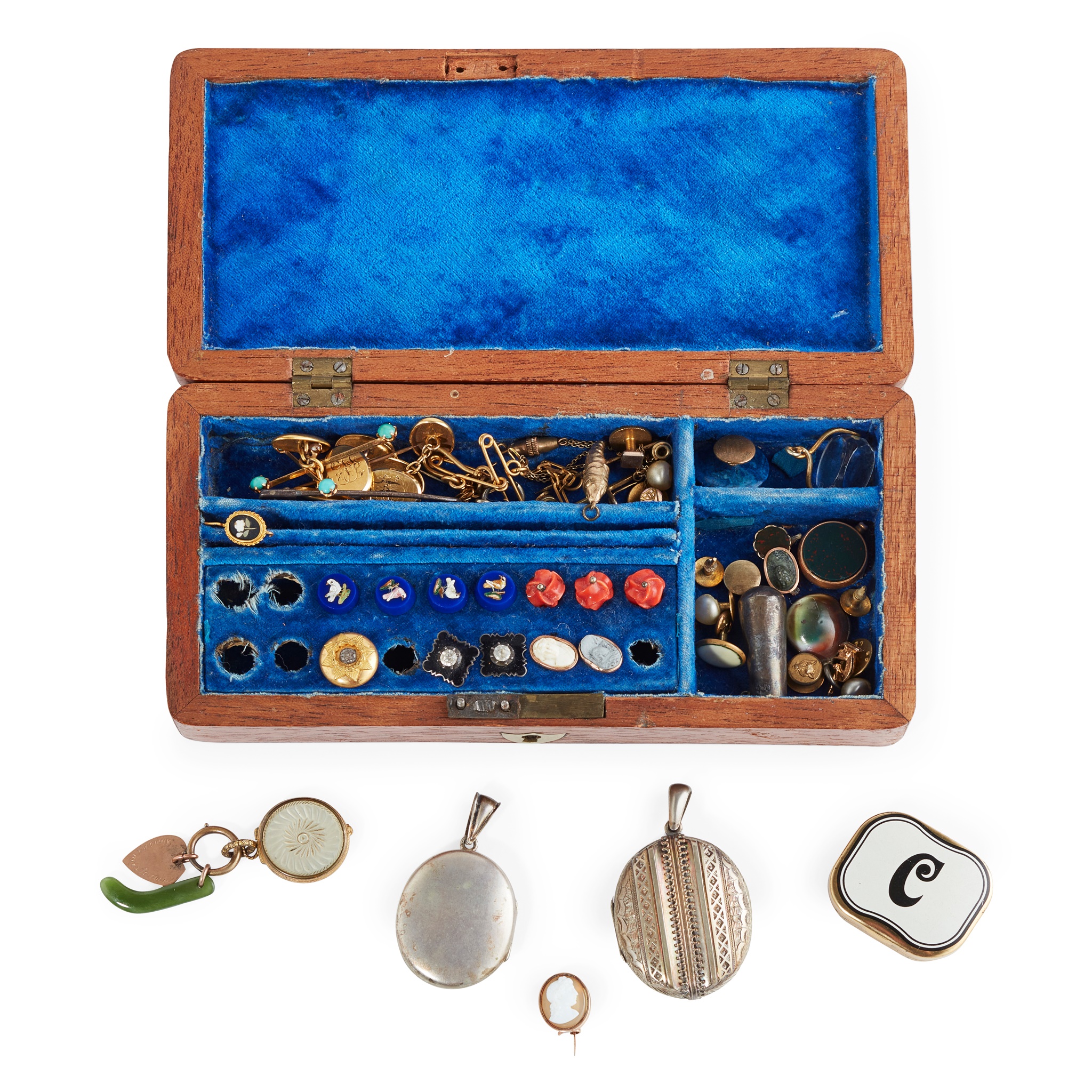 A collection of jewellery