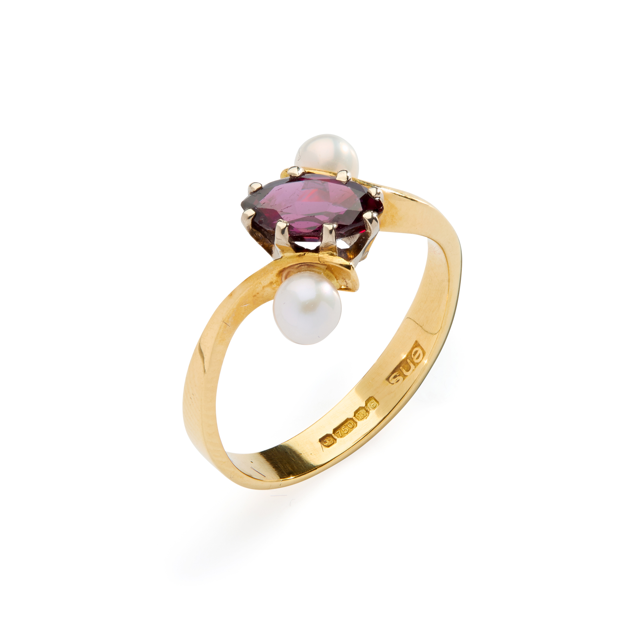 AN 18CT GOLD SCOTTISH FRESHWATER PEARL AND GARNET RING