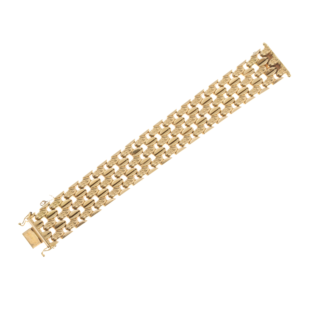 A broad link bracelet