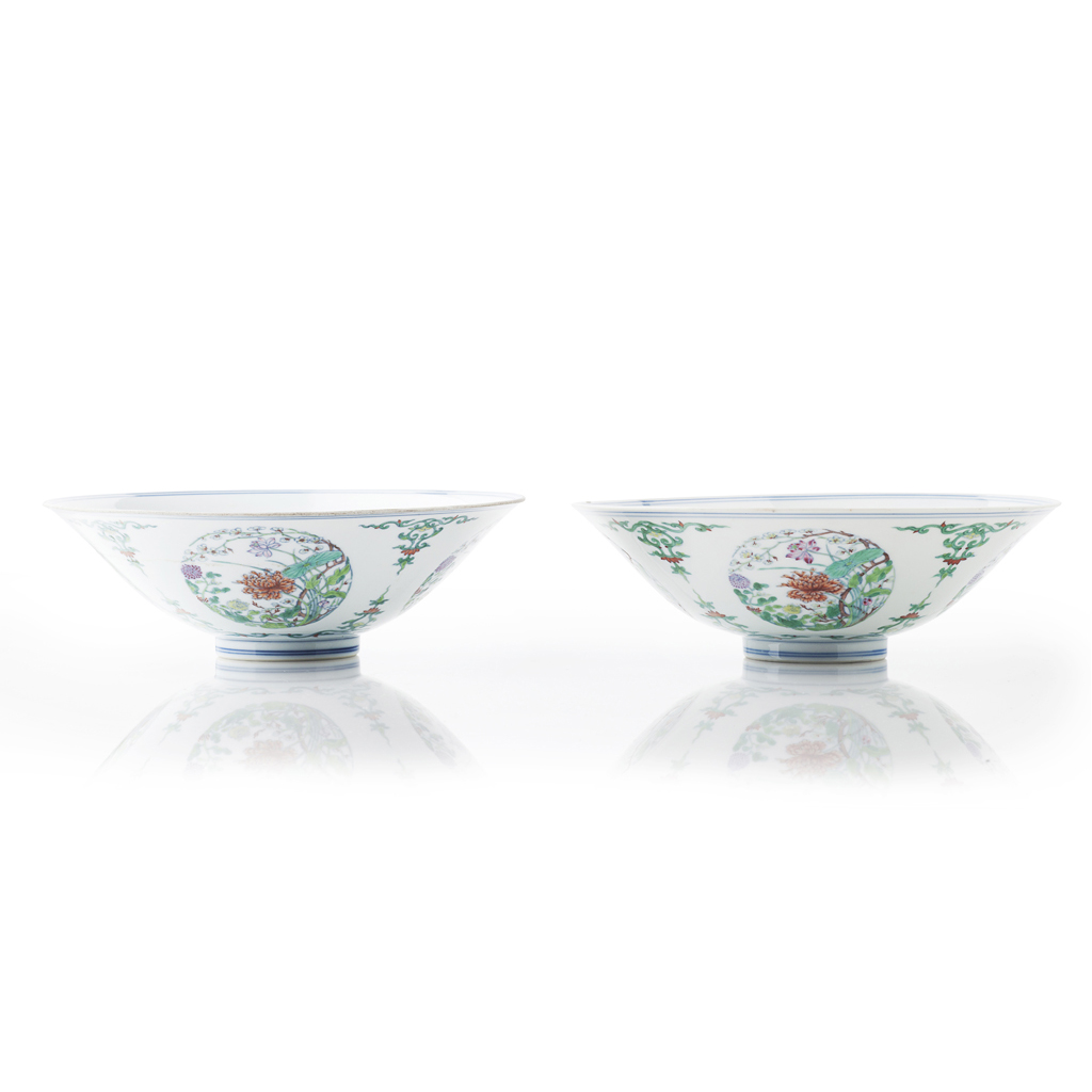PAIR OF DOUCAI 'BUTTERFLIES AND FLOWERS' MEDALLION BOWLS