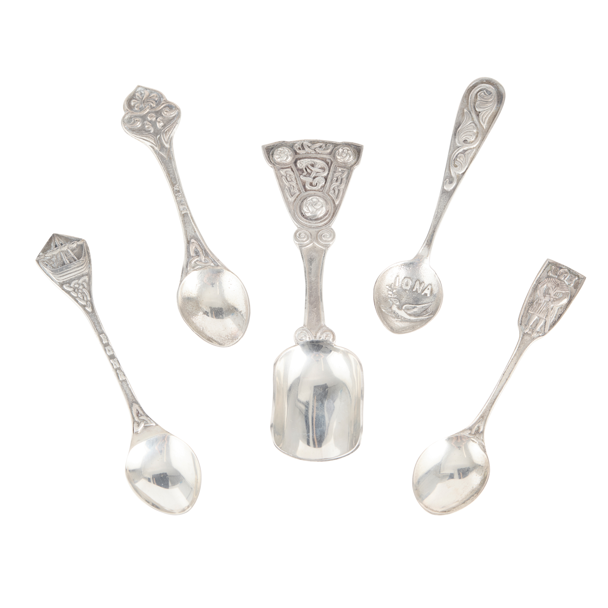IONA - A CASED SET OF MATCHED SCOTTISH PROVINCIAL SPOONS