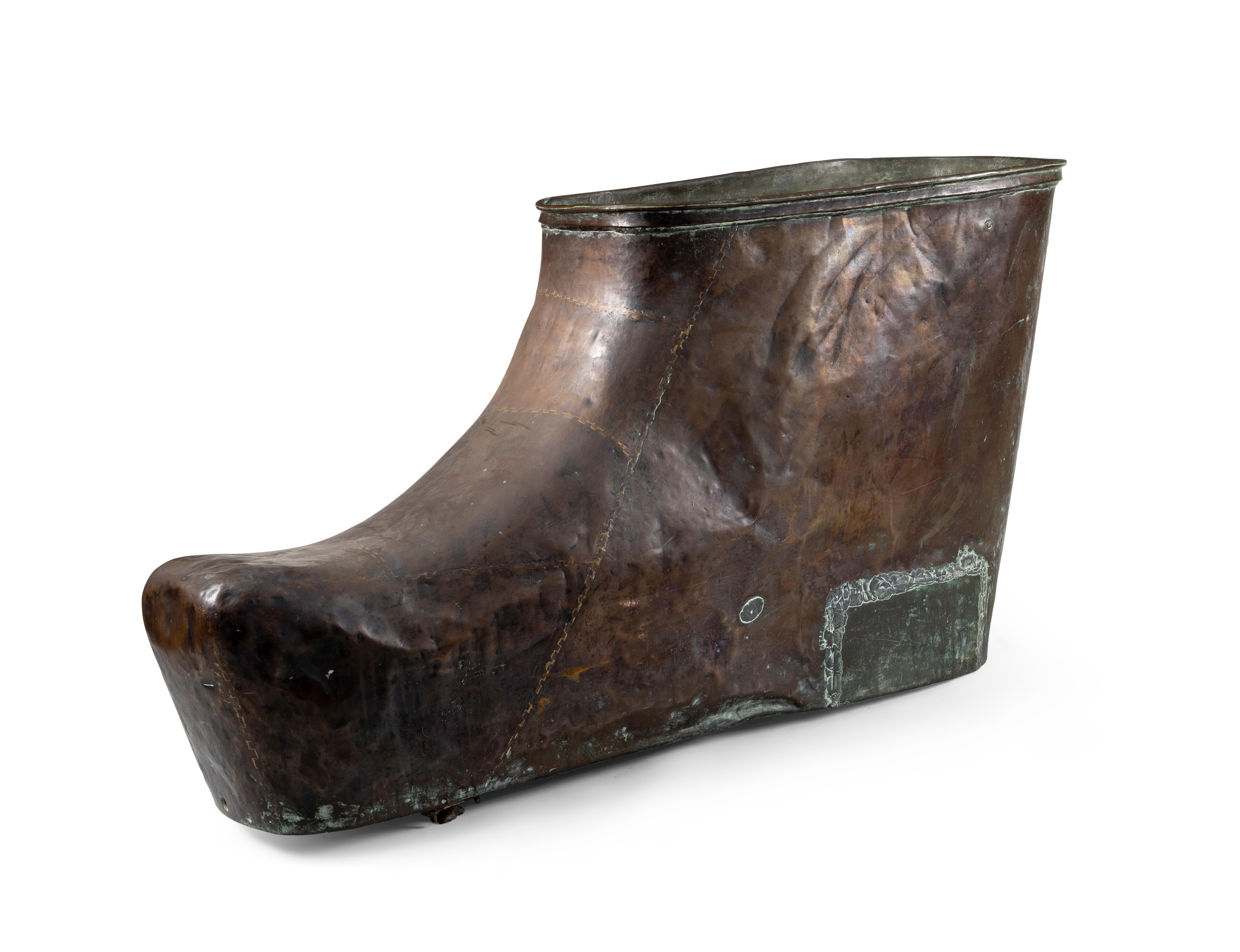 A FRENCH COPPER BATH