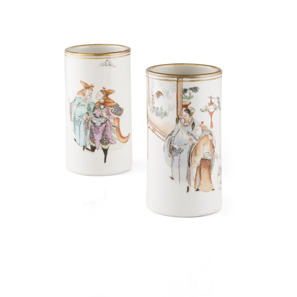 PAIR OF FAMILLE ROSE BRUSHPOTS