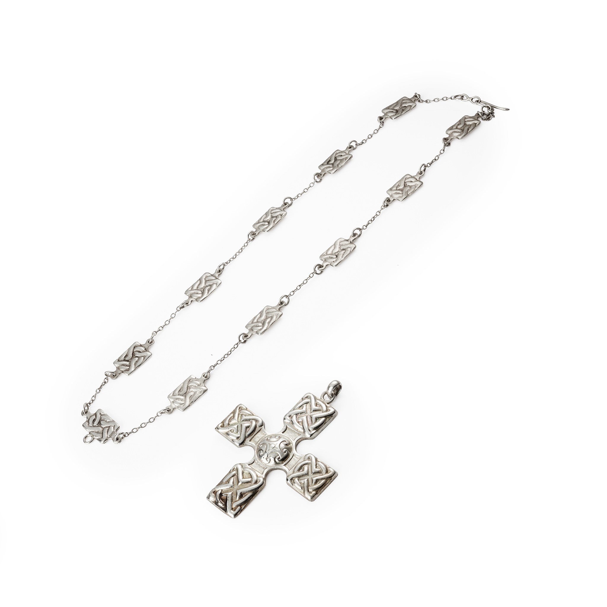 IONA- A SCOTTISH PROVINCIAL PENDANT AND CHAIN