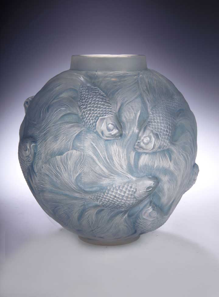 'Formose', a Lalique clear and frosted glass vase,