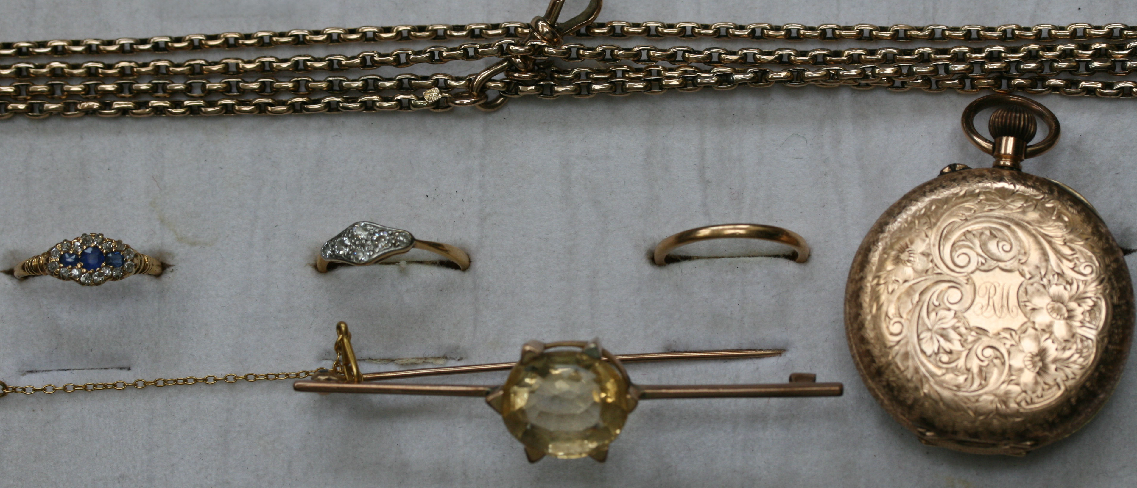 A mixed group of jewellery to include, a diamond cluster ring