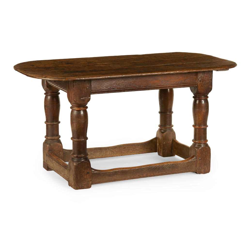 SMALL OAK SIDE TABLE