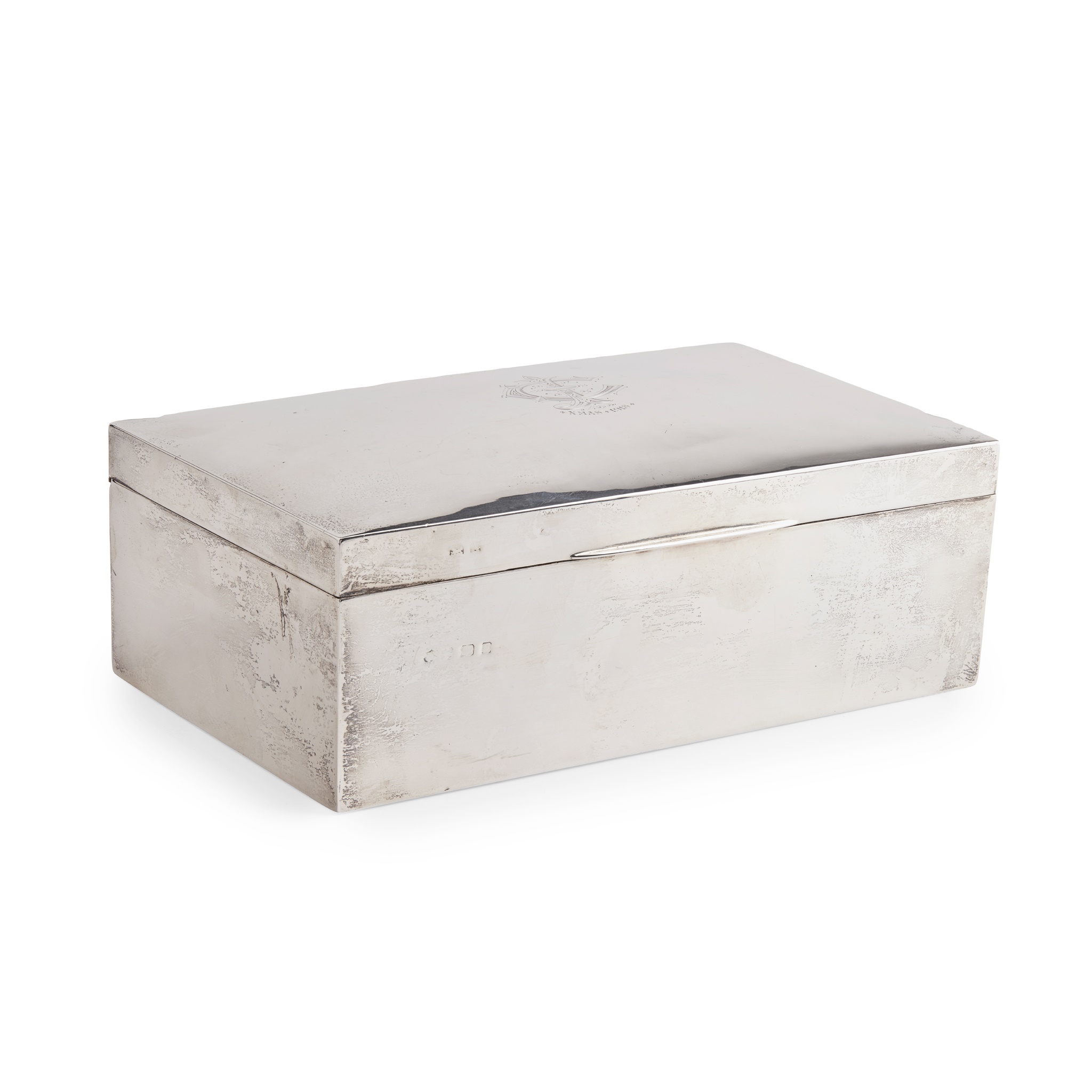 An early 20th-century table cigarette box