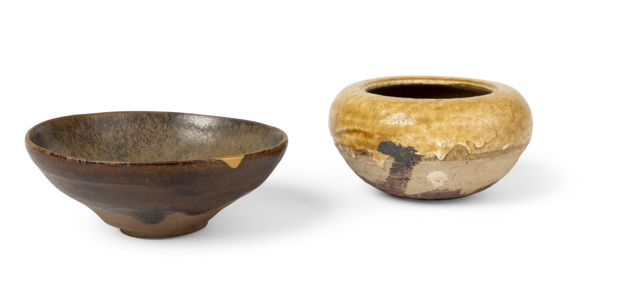 A CHINESE STRAW-GLAZED SMALL JAR AND A JIZHOU TEA BOWL