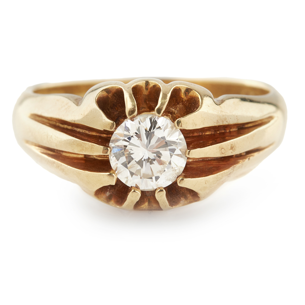 A gentleman's 18ct gold diamond set ring