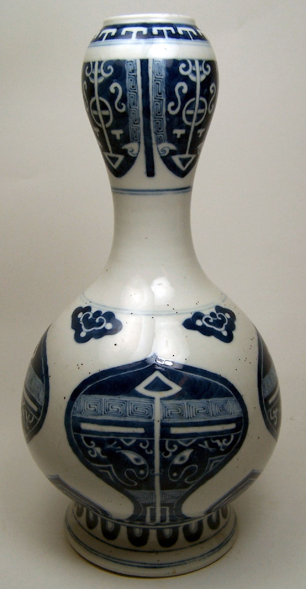 CHINESE BLUE PAINTED DOUBLE GOURD VASE