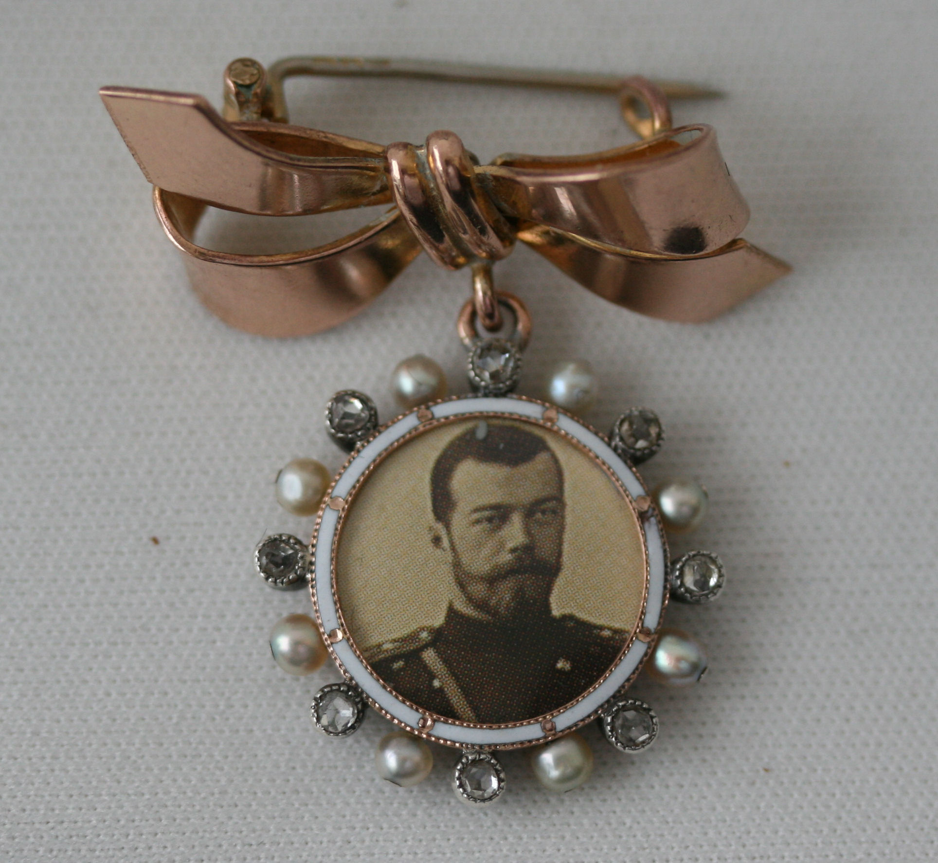 An early 20th century Russian, enamel and diamond set pendant brooch