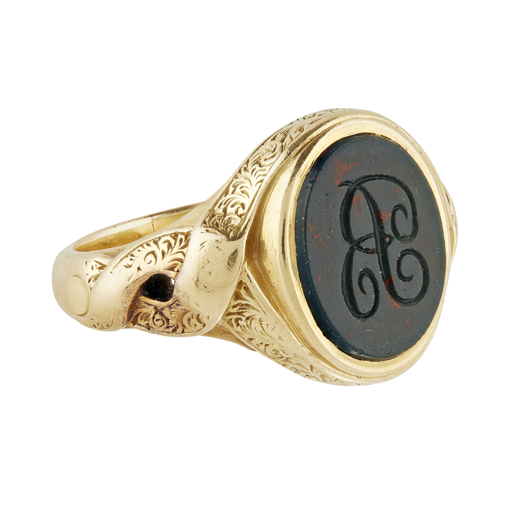 A gentleman's agate set signet ring