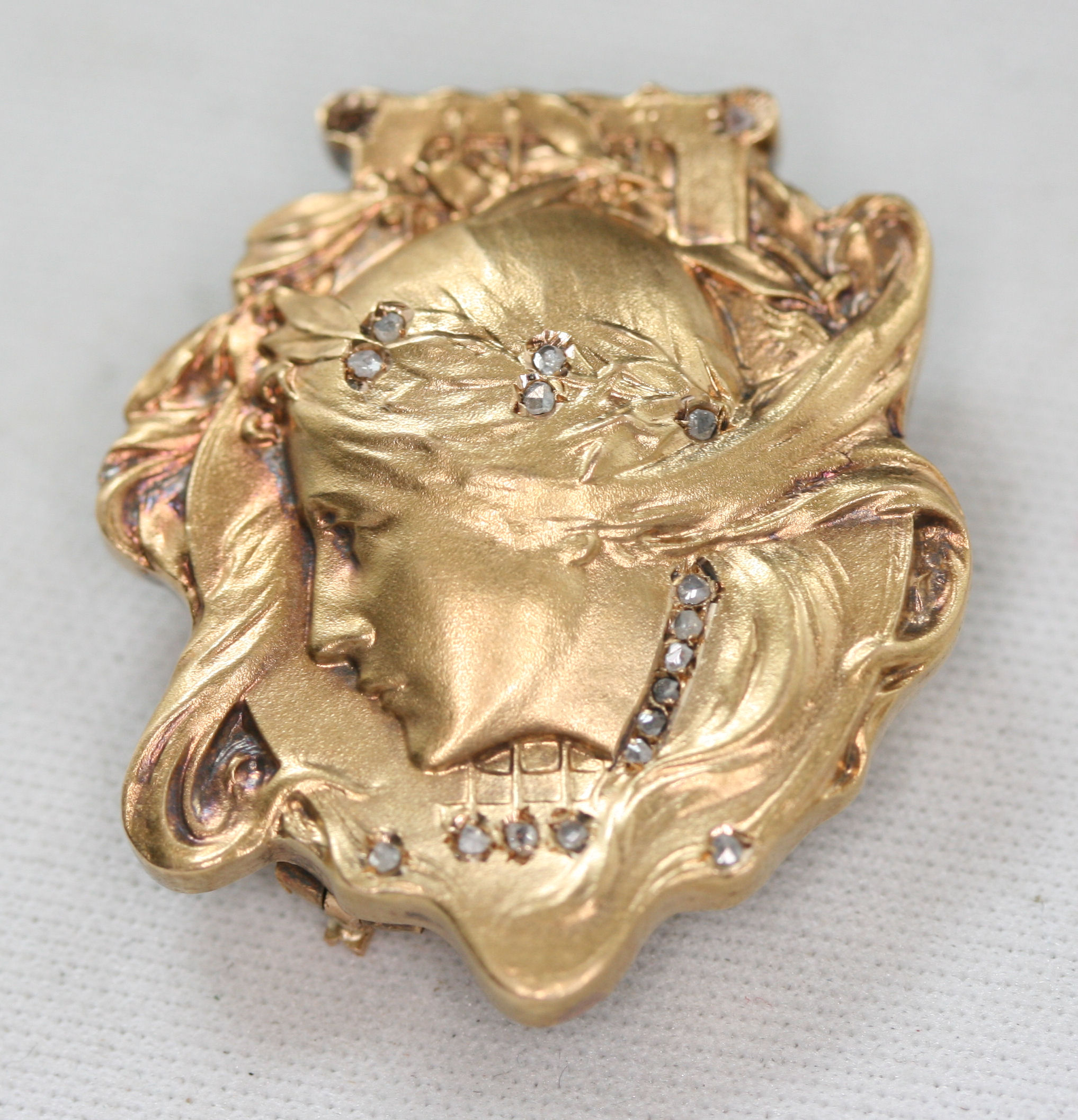 An Art Nouveau diamond set brooch
