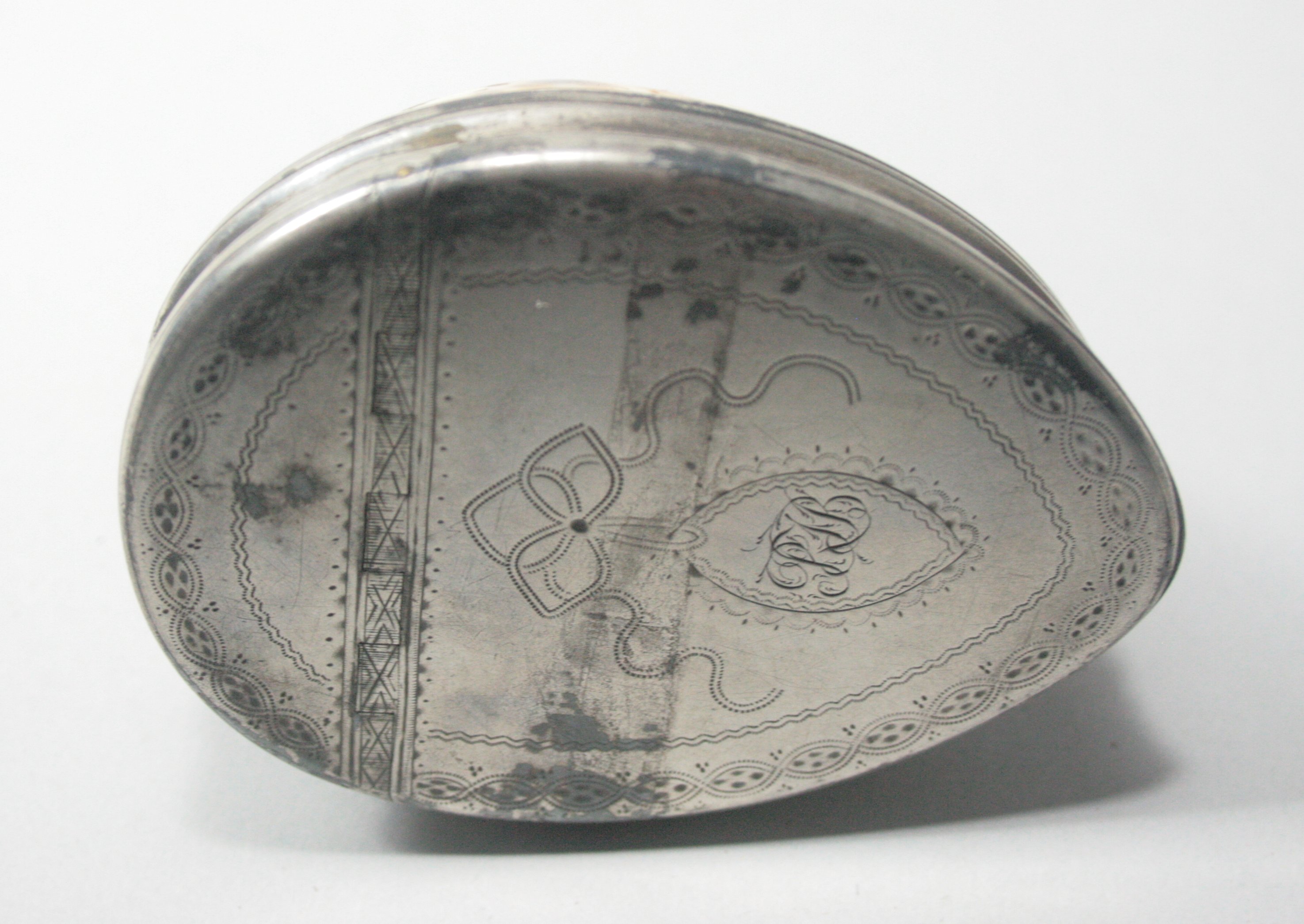 Banff (probably) - a Cowrie shell snuff box