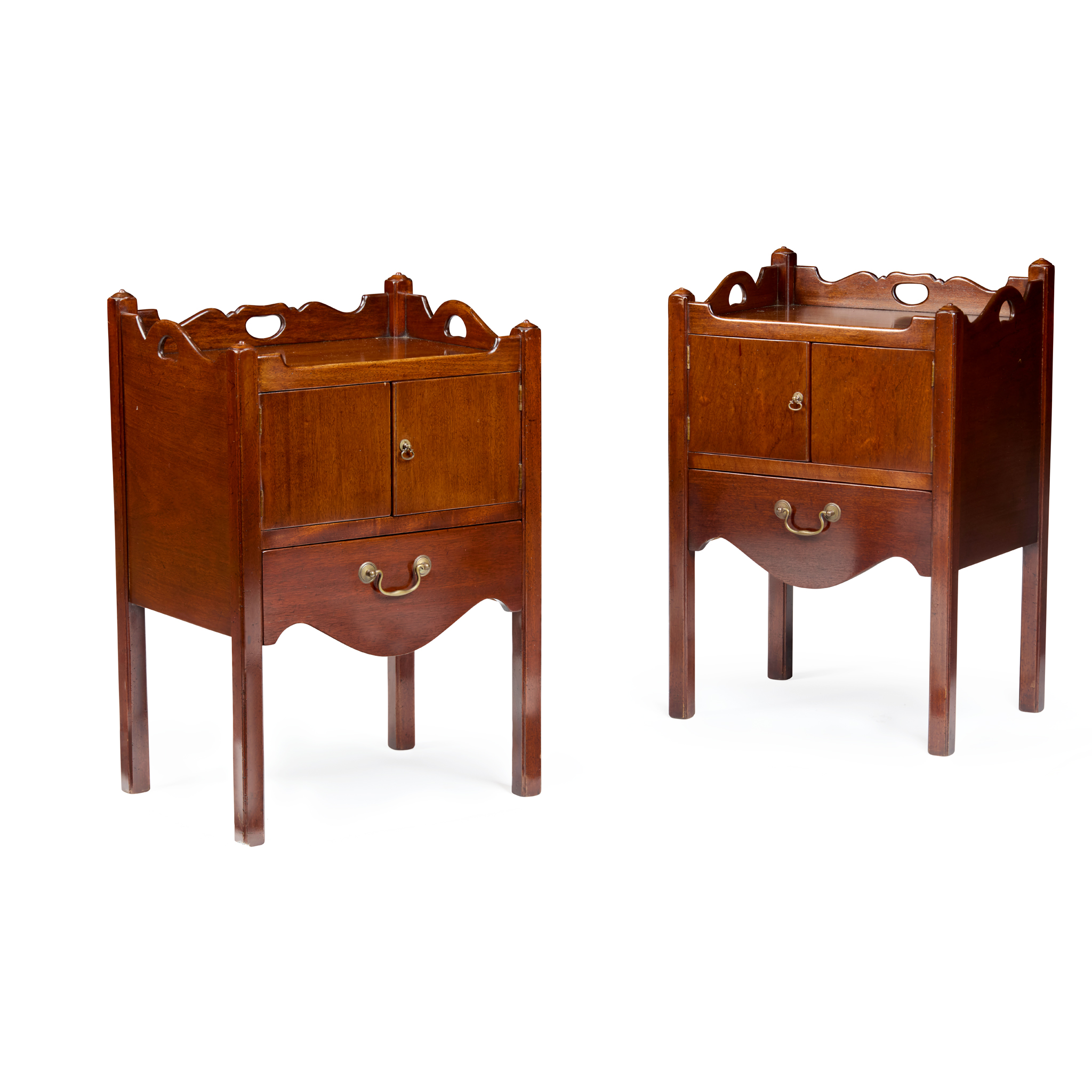 PAIR OF GEORGIAN STYLE MAHOGANY BEDSIDE CUPBOARDS