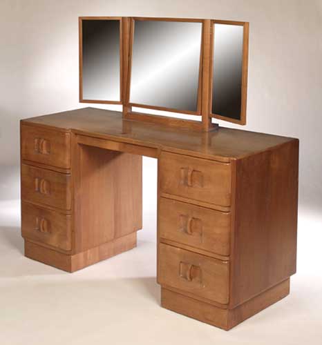A Gordon Russell 'Ilmington' cherrywood dressing table,