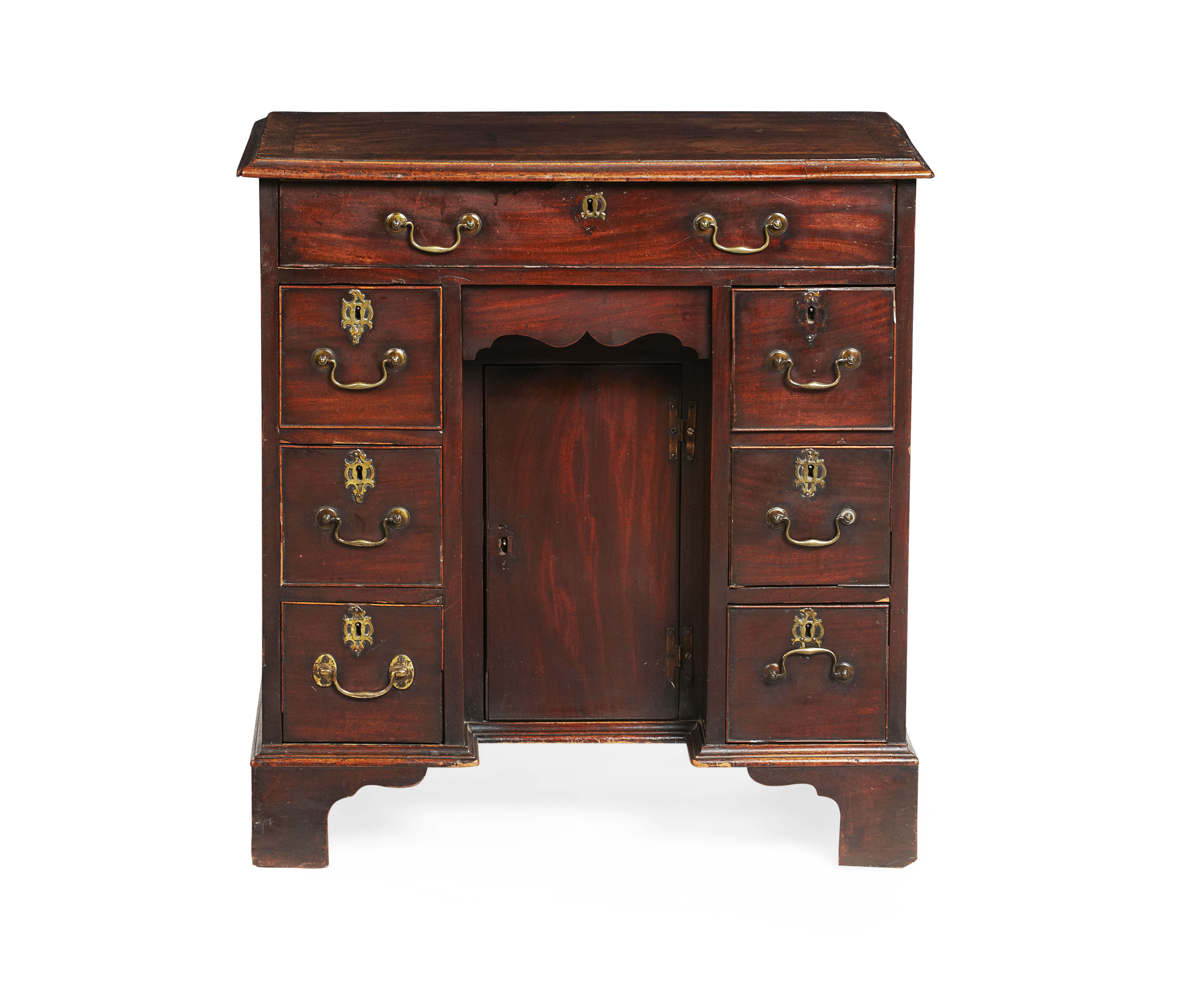 GEORGE III MAHOGANY KNEEHOLE DRESSING TABLE