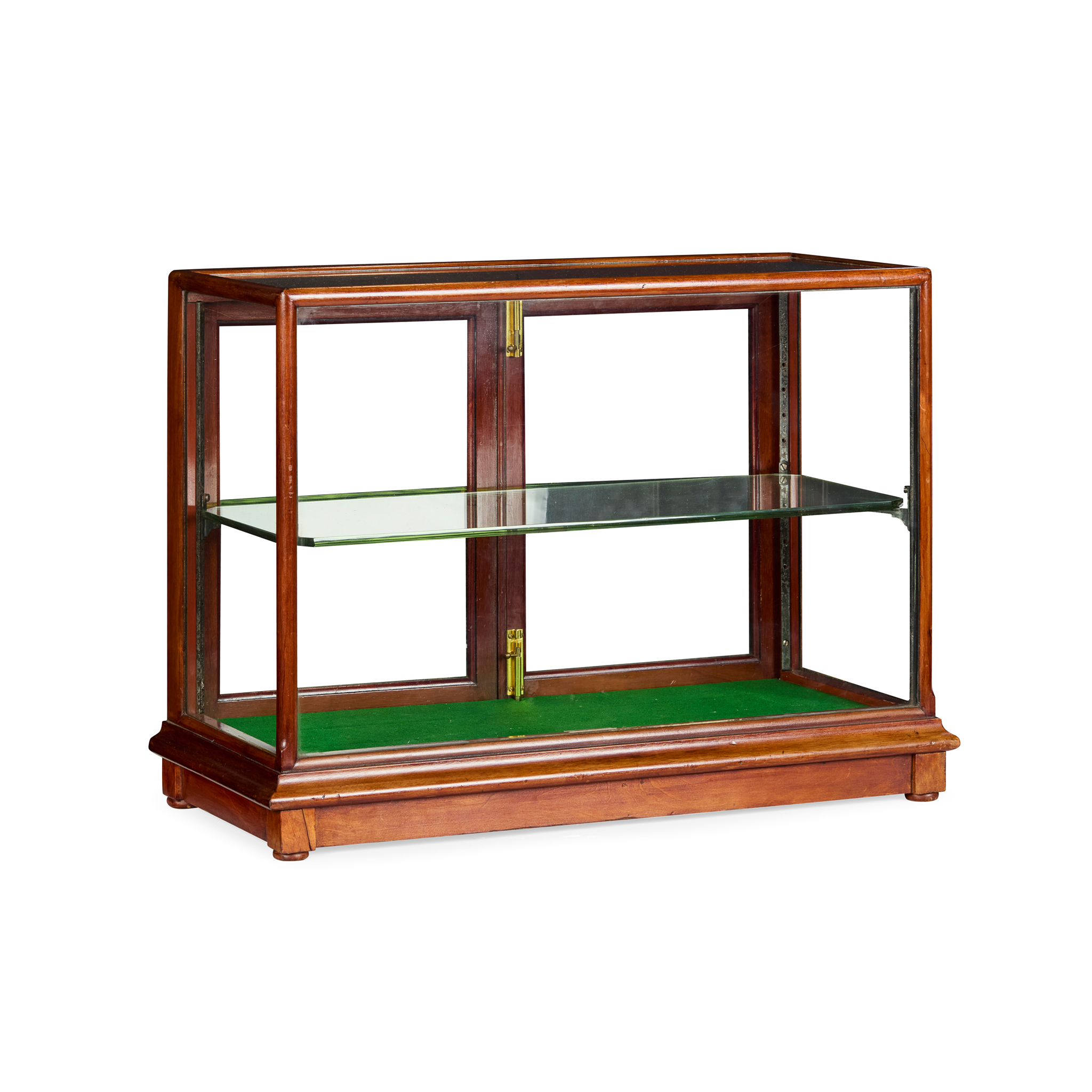 MAHOGANY TABLETOP DISPLAY CASE, BY RADIN & CO., LONDON