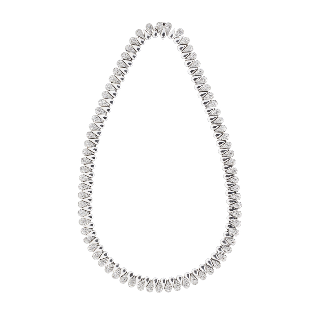 An 18ct white gold diamond set necklace