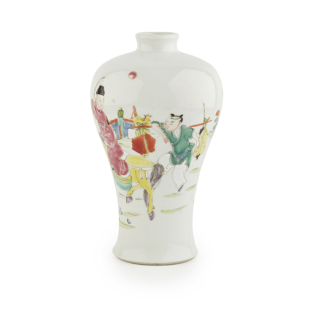 FAMILLE ROSE MEIPING VASE