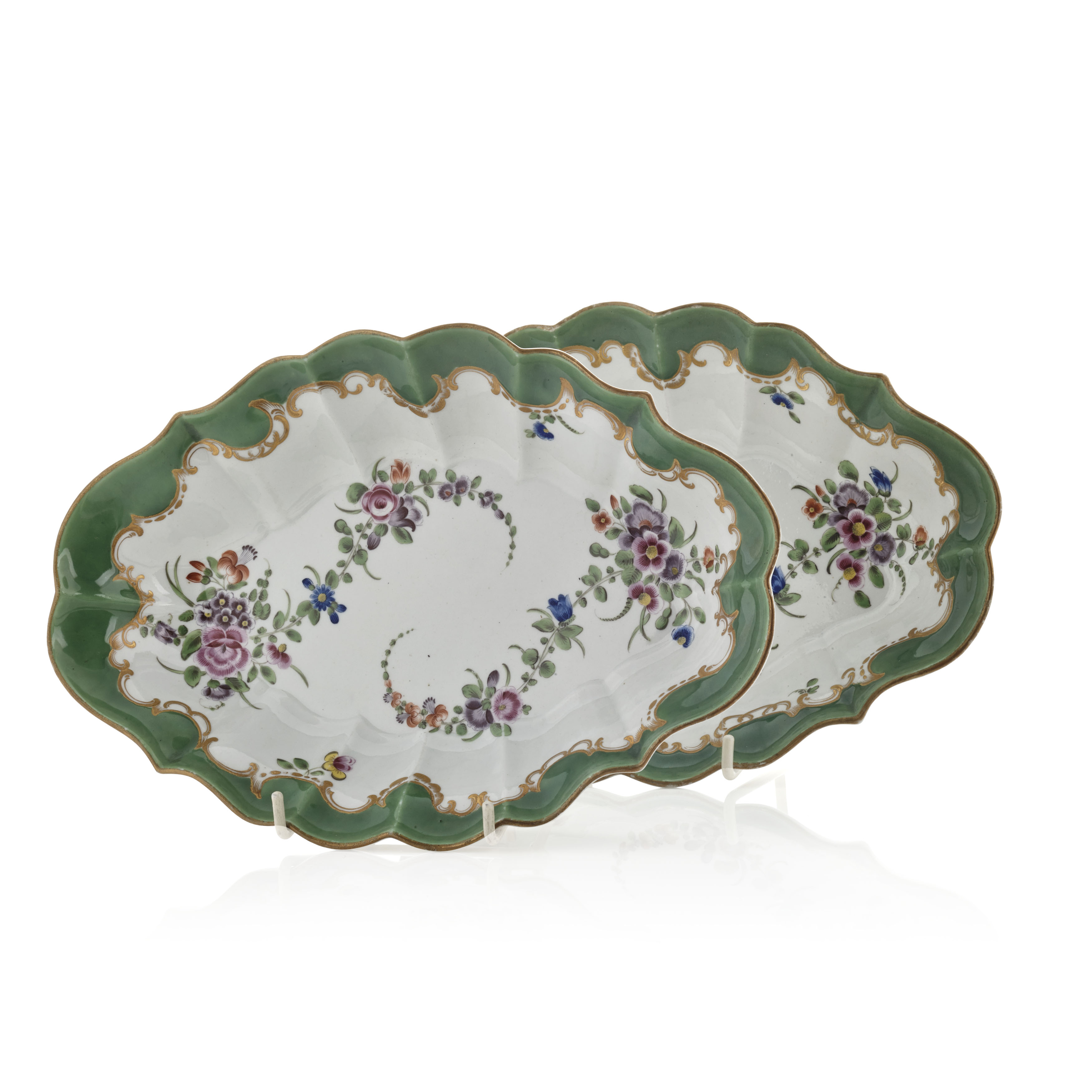 PAIR OF WORCESTER FIRST PERIOD PORCELAIN SERVING DISHES