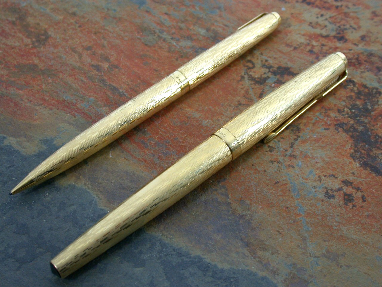 PARKER - a late 1960's 18ct gold fountain pen and matching propelling pencil,