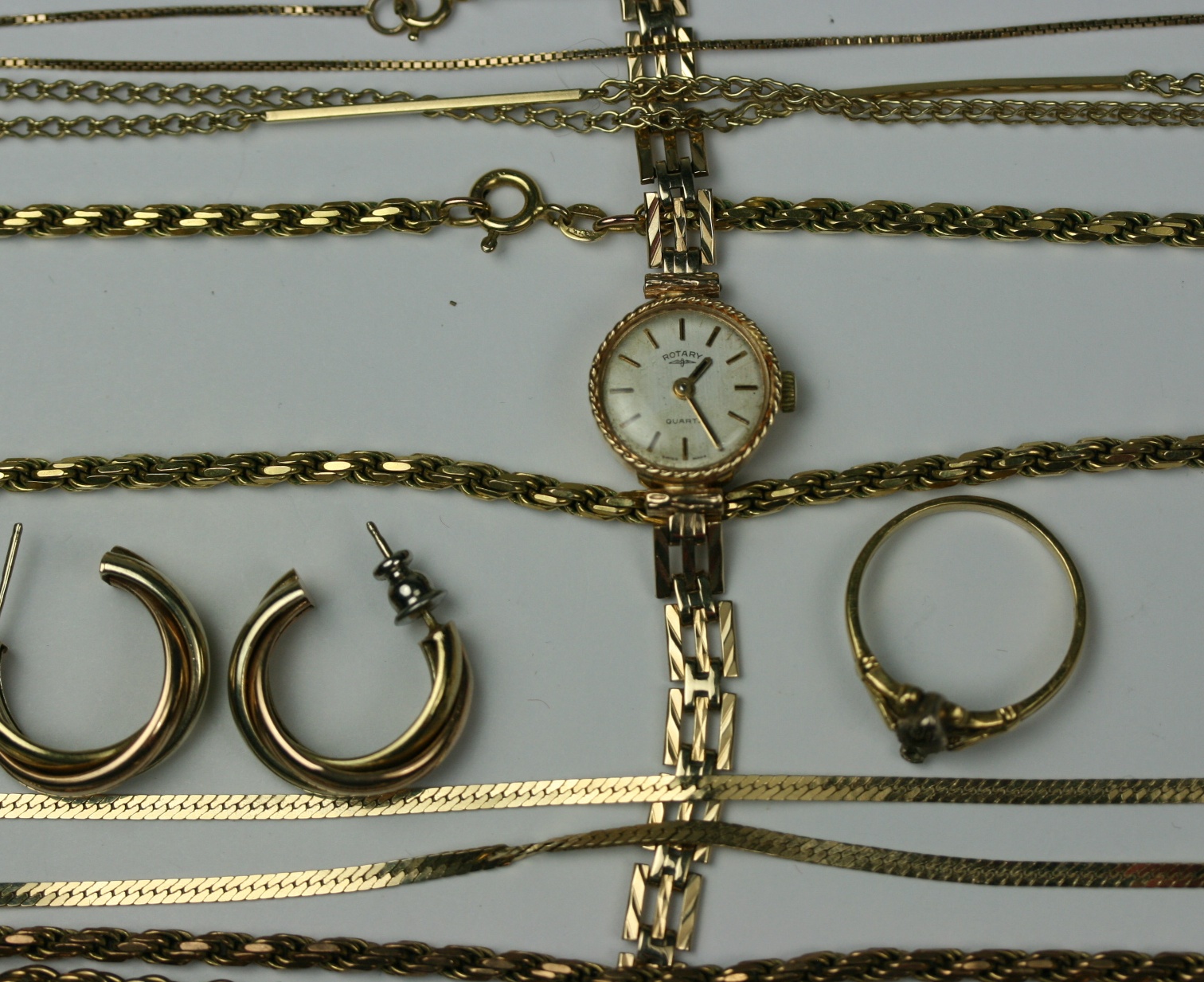 A collection of gold jewellery