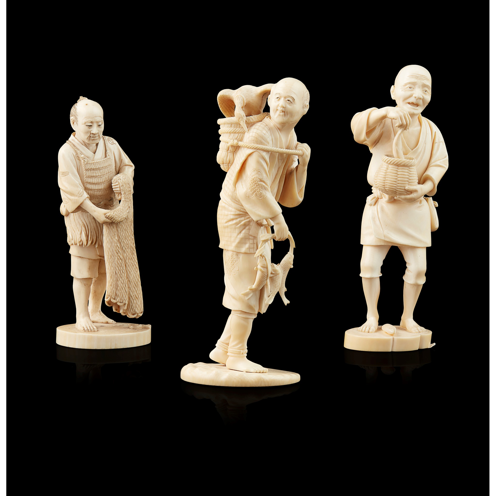 GROUP OF JAPANESE IVORY OKIMONO OF FISHERMEN